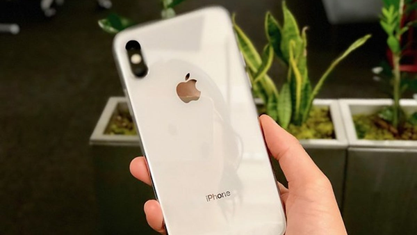 发布于2017年的苹果首款全面屏设备iPhone X已被列入过时产品清单
